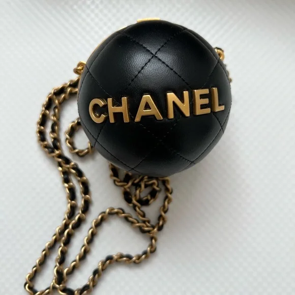 CHANEL COLLECTIBLE BAG LIMITED EDITION 2022 - Picture 2 of 9